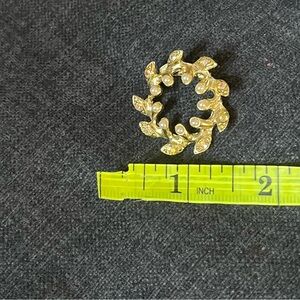 Elegant Gold Leaf Brooch with Pearls